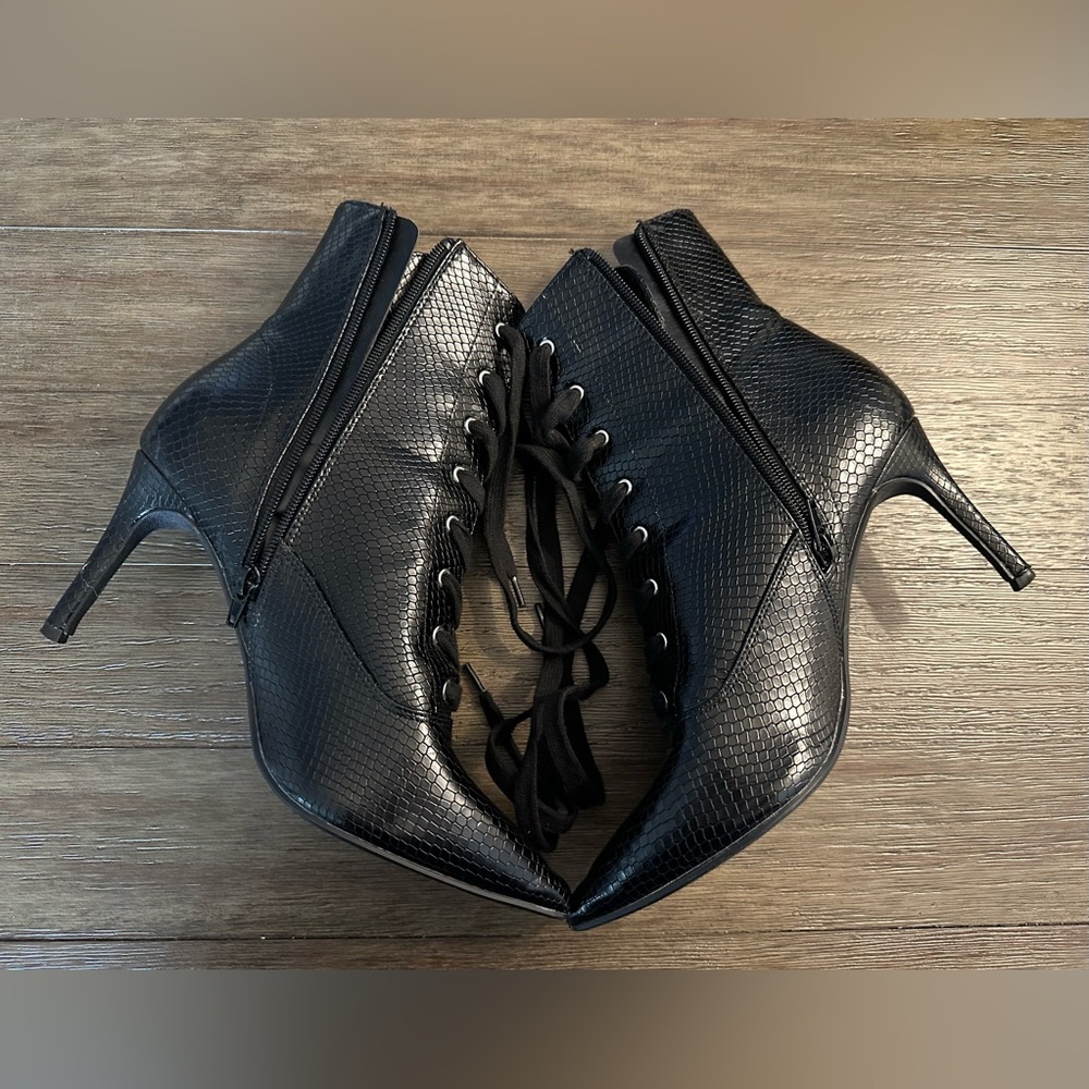 Heart in D Elegant Black Lace-Up Ankle Boots - Size 9/10 - Picture 2 of 13